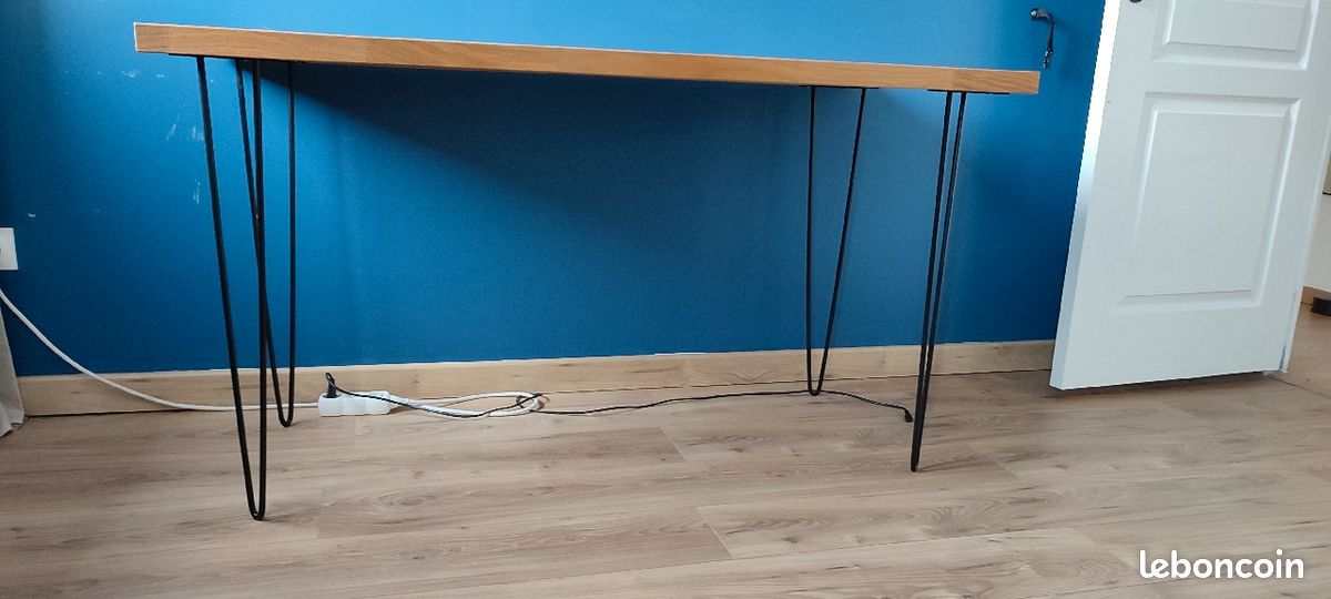 Pied de bureau (image 1)