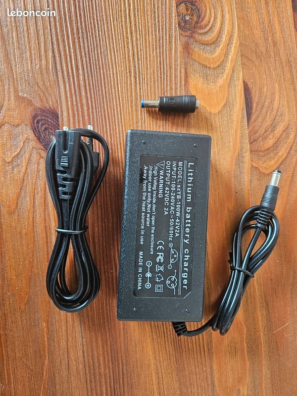 36V chargeur RCA 10mm prise Lotus connecteur sortie 42V 2A vélo électrique Powerboard Lithium