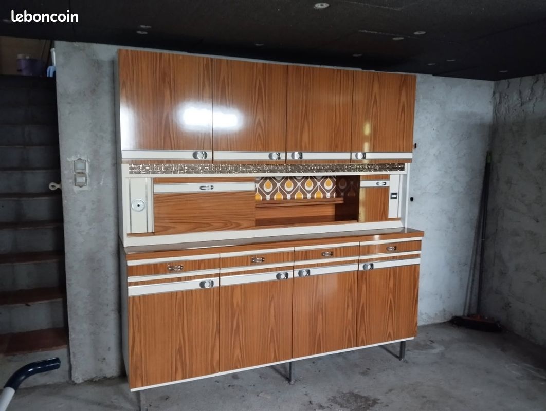 Grand buffet en formica (image 1)