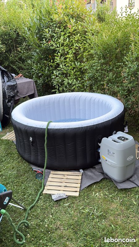 Jacuzzi gonflable Bestway Lay-Z-Spa 2/4 places – Très bon état (image 1)