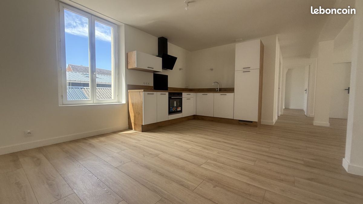 Maison 3 pièces 330 m² · à Lisieux · 330 m² · 880 000 €