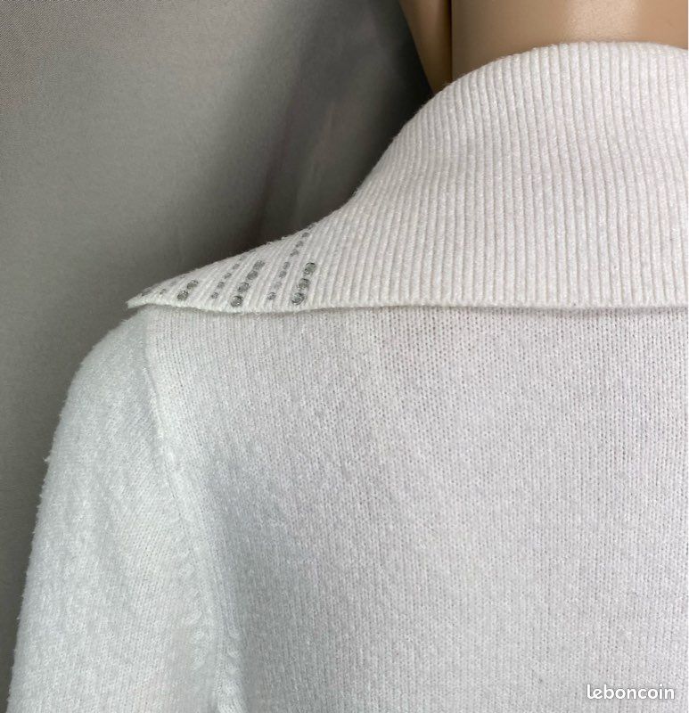 Pull manches longues en maille douce, col côtelé retombant à strass et coupe droite (image 13)