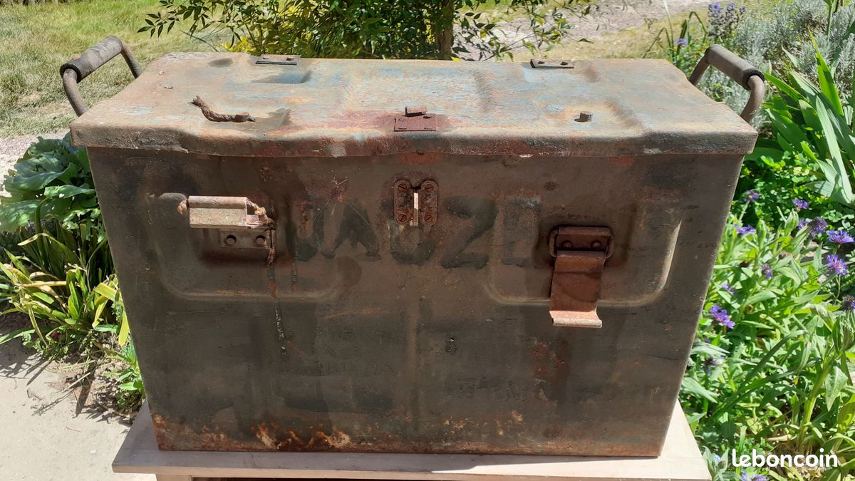 Cantine en fer (image 1)