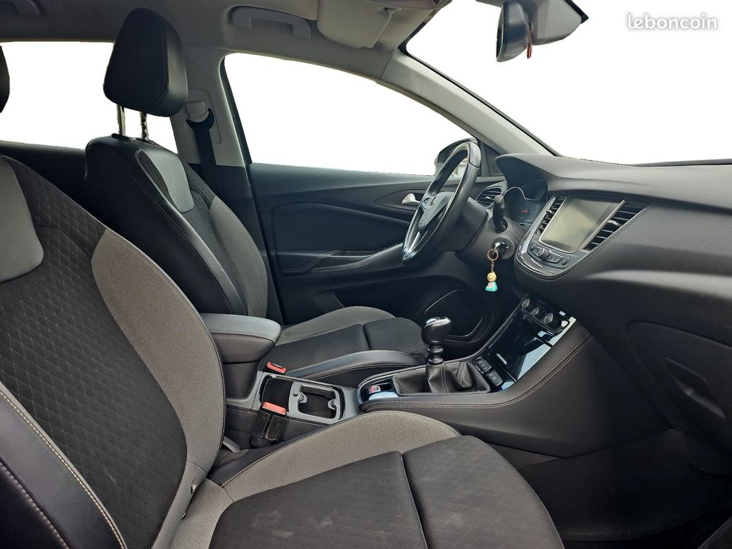 Opel grandland 1.2 turbo 130 design - carplay - camera de recul - lane assist - attelage amovible (image 10)
