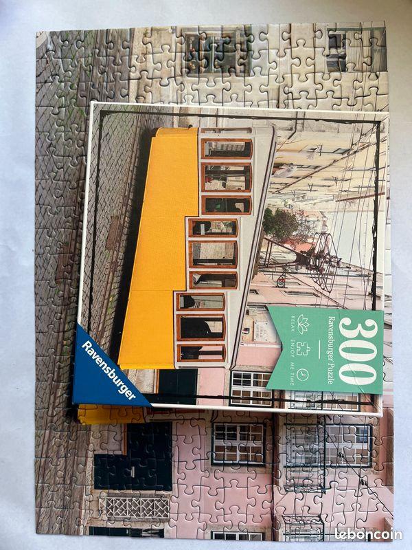 Puzzle 300 pièces Lisbonne Ravensburger en excellent état. 8 ans et plus (image 1)
