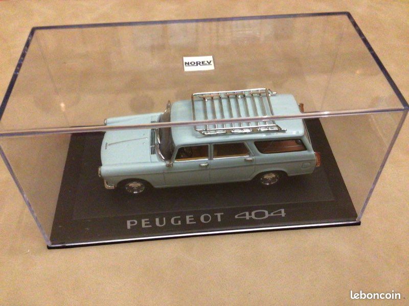 Ancienne Norev Plastique N°28 Peugeot 404 Break Familiale Échelle 1/43