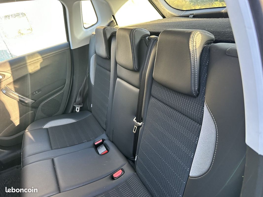Peugeot 2008 1.2 PURETECH ALLURE (image 4)