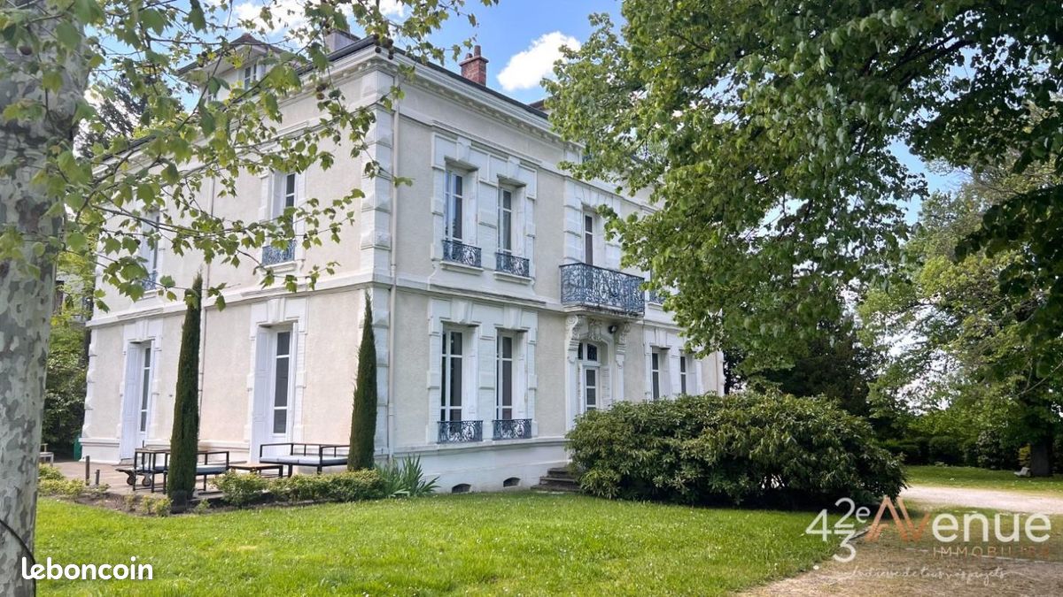 Maison 12 pièces 355 m² · à Saint-Étienne · 355 m² · 685 000 €