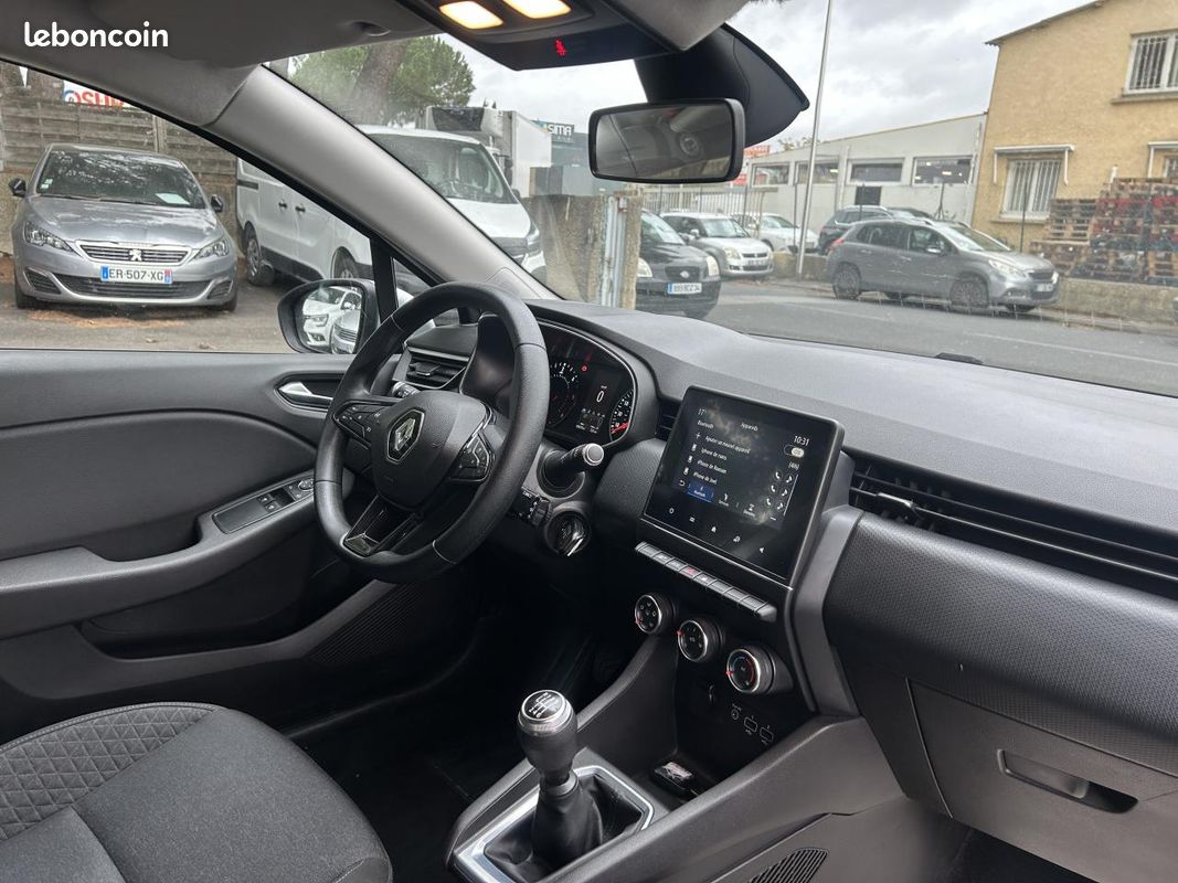 RENAULT CLIO SOCIETE 1.5 BluedCi 85 Air Nav (image 16)
