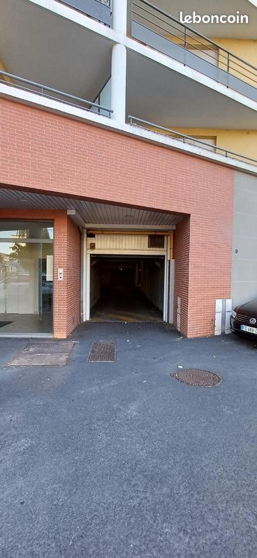 Parking 12 m² · à Clermont-Ferrand · 12 m² · 90 €