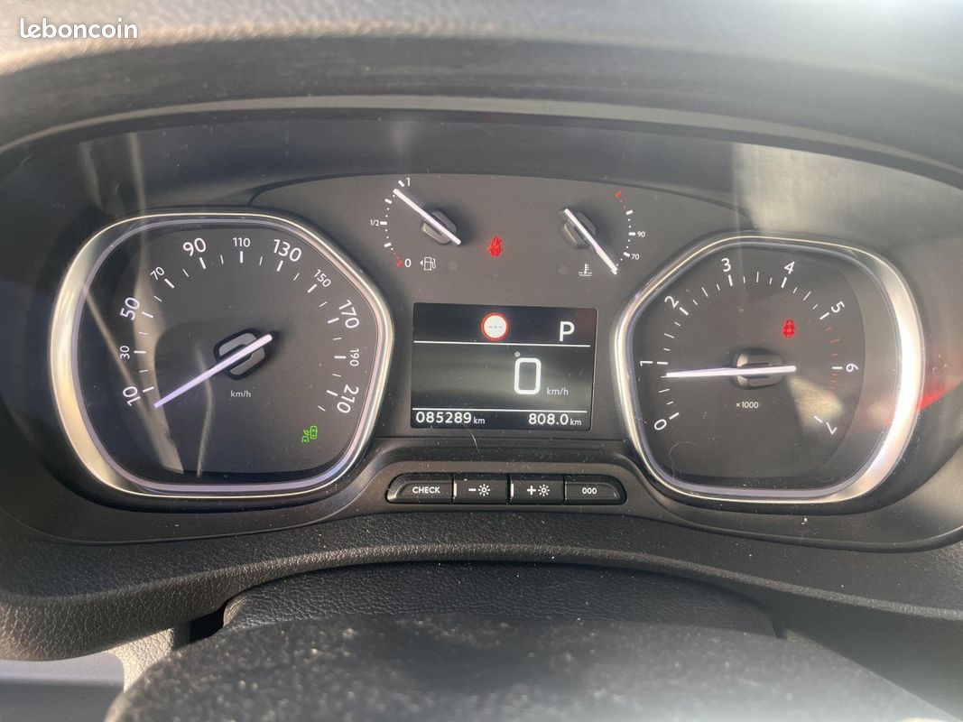 Peugeot Expert (3) 2.0 BLUEHDI 180 AUTO STANDARD PREM P (image 16)