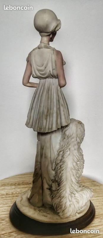 Splendide statue A.Belcari femme accompagnée de son chien (image 4)