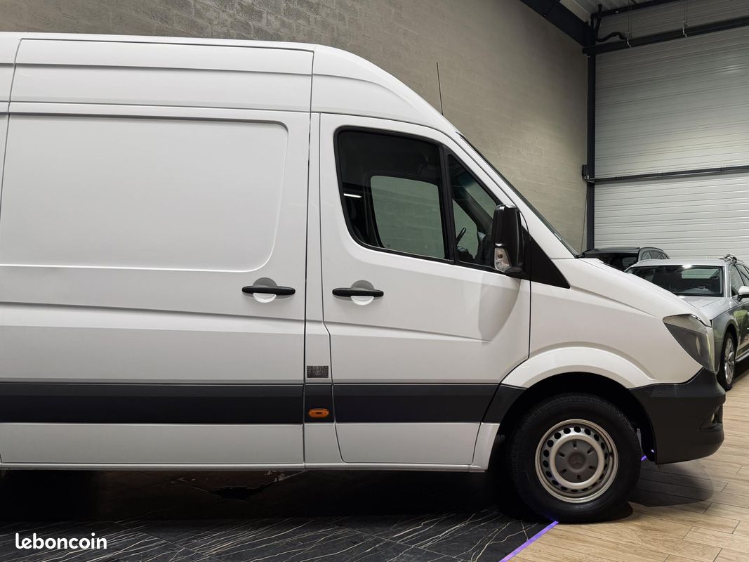 MERCEDES SPRINTER FOURGON 32N 3.0t 219 CDI 3.0 190 BVM Euro5 ÉTAT NEUF RIEN A PRÉVOIR 119 319 (image 14)