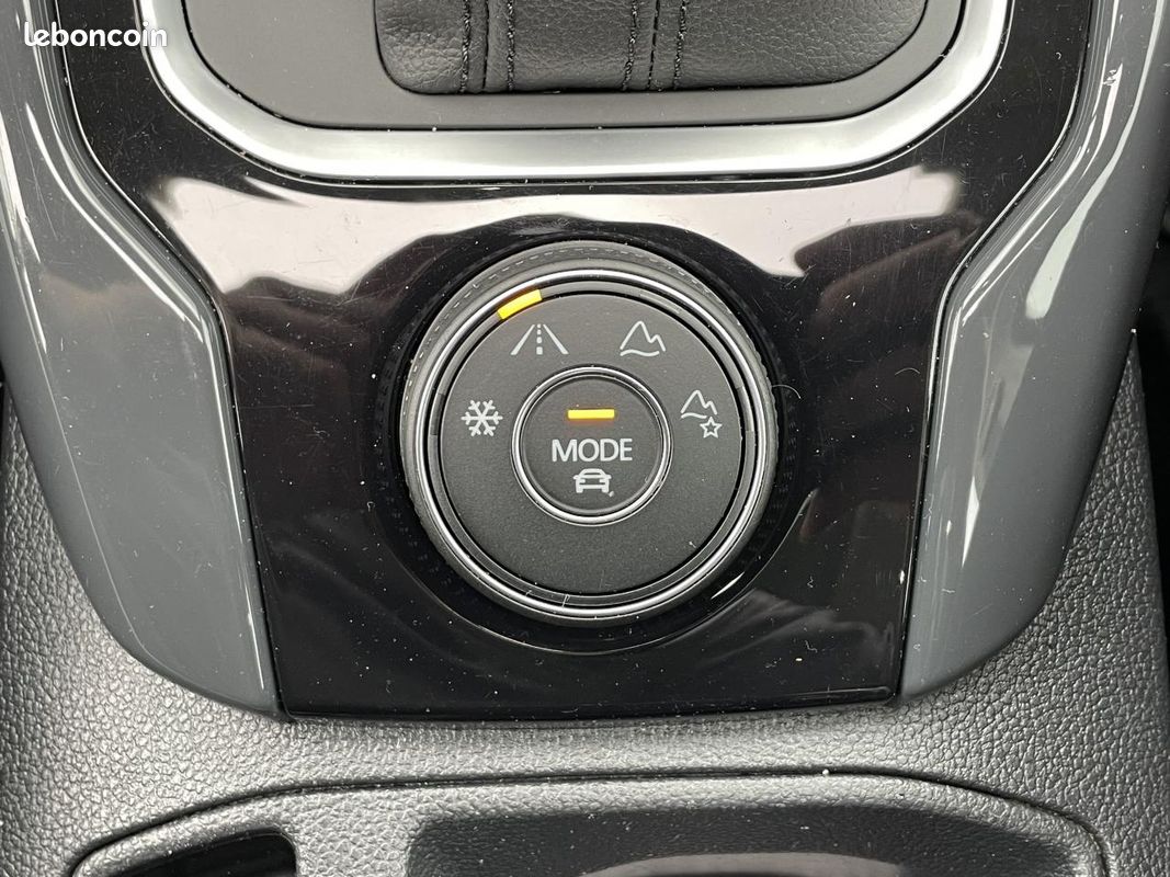 VOLKSWAGEN T-ROC CARAT / 2.0 L TDI / 150 Ch / 4 MOTION / BV DSG / 1 ERE MAIN / TOIT OUVRANT (image 33)