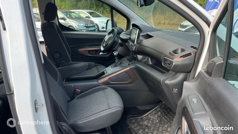 Peugeot Rifter 1.5 BlueHDi 130ch S&S Standard GT Line (image 15)