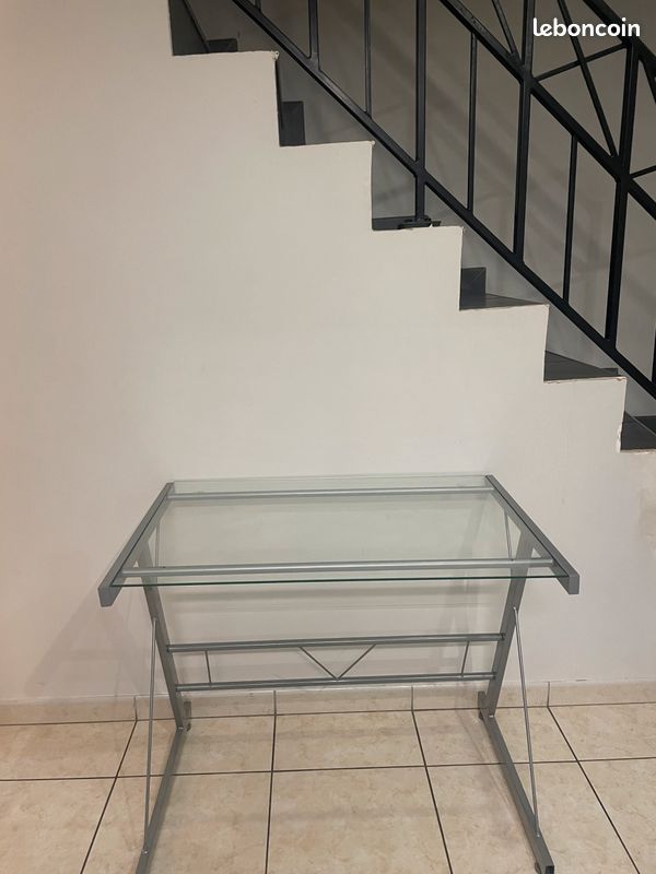 Bureau en verre (image 1)