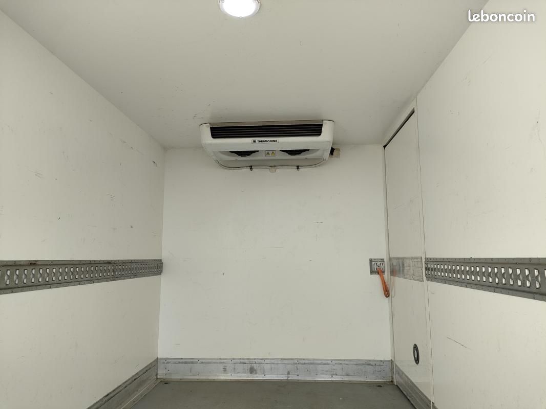 Iveco Daily CHASSIS CABINE FRIGO 12M3 160 CV ROUES JUMELEES HAYON CAISSE CAZAUX GROUPE THERMOKING... (image 7)