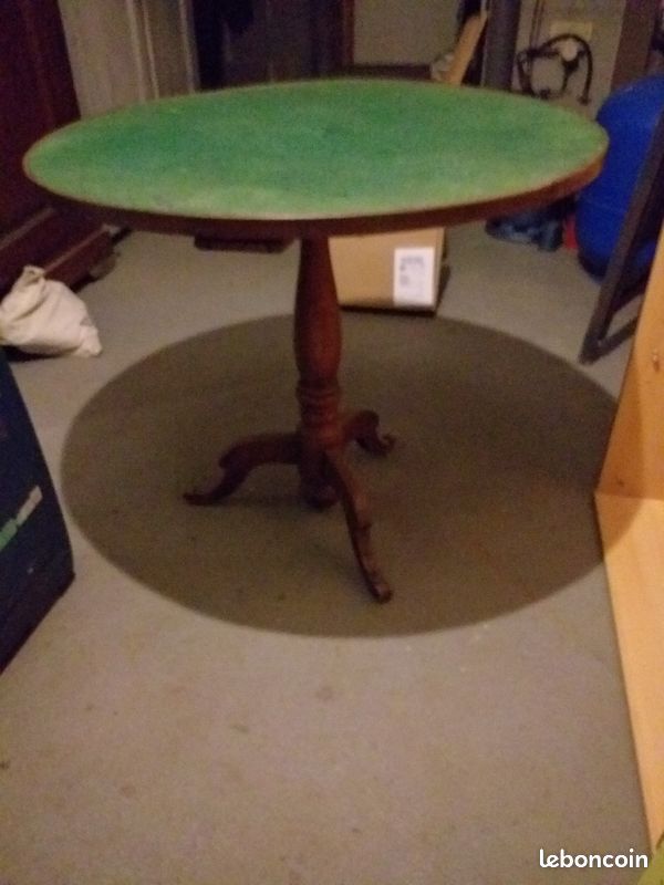Table ronde en bois (image 1)