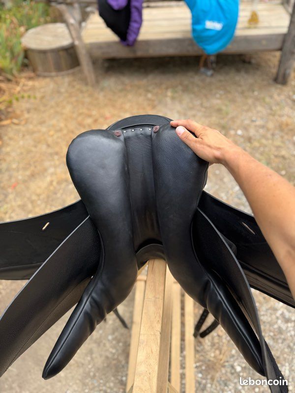 Achetez selle dressage luc occasion, annonce vente à La Cavalerie (12