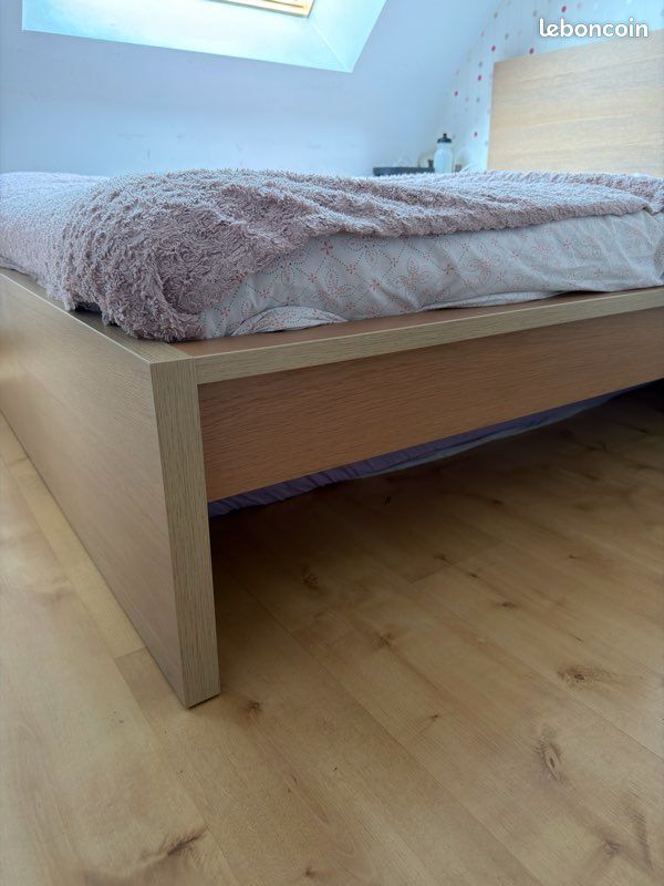 Lit + matelas 140x200 cm (image 1)