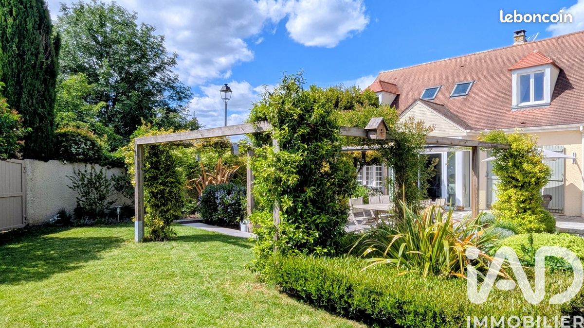 Maison 7 pièces 202 m² · à Choisel · 202 m² · 845 000 €