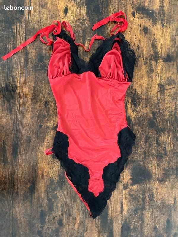 Body de lingerie sexy noir et rouge dentelle Opiance (image 1)