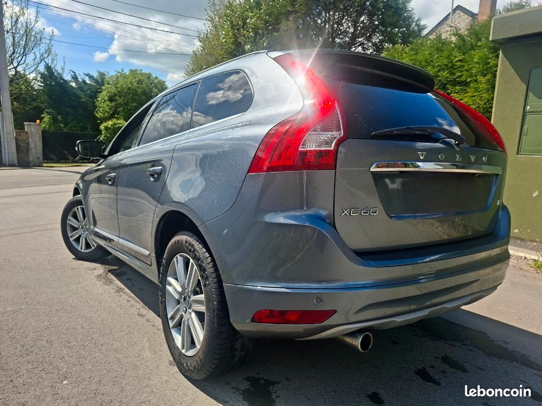 Sublime Volvo Xc60 D3 2.0d 150cv Bva8 Pack Signature*115MKms*Toit ouvrant pano*Camera*Navigation*Révisée et Garantie 12mois*Reprise*Financement (image 3)