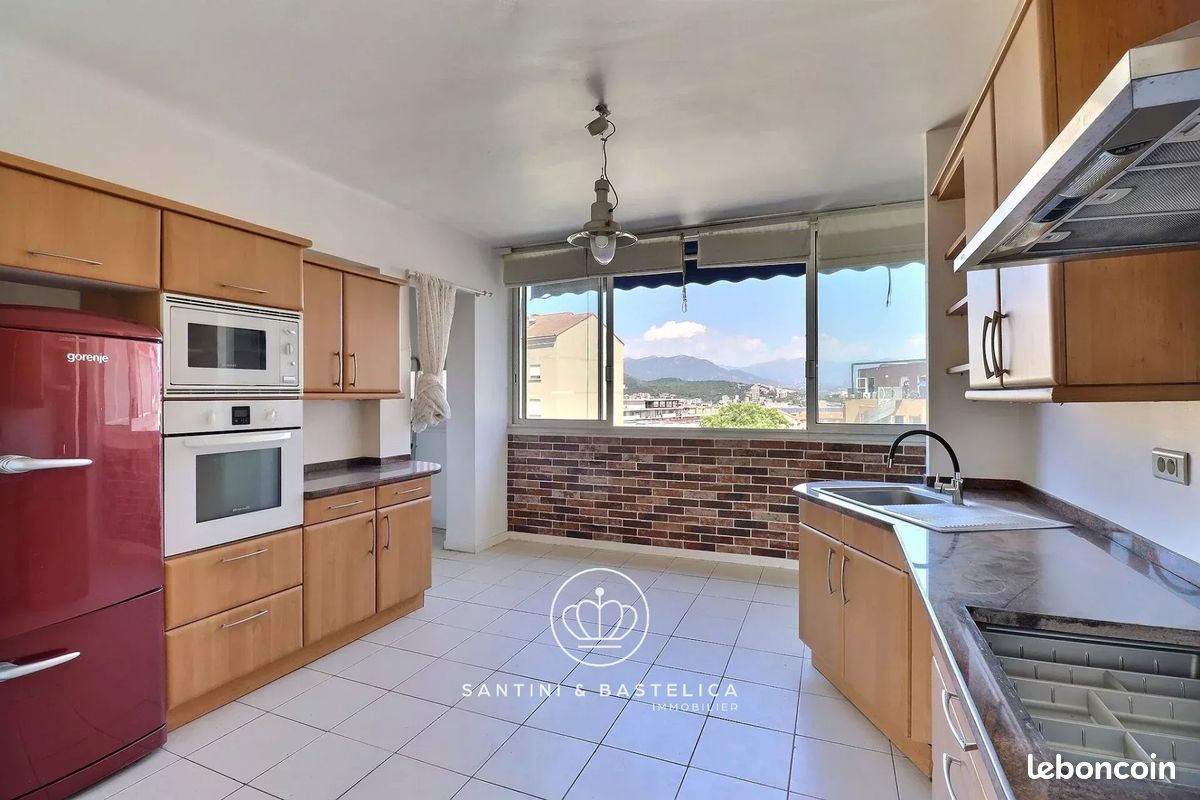 Appartement 4 pièces 98 m² · à Ajaccio · 98 m² · 274 000 €