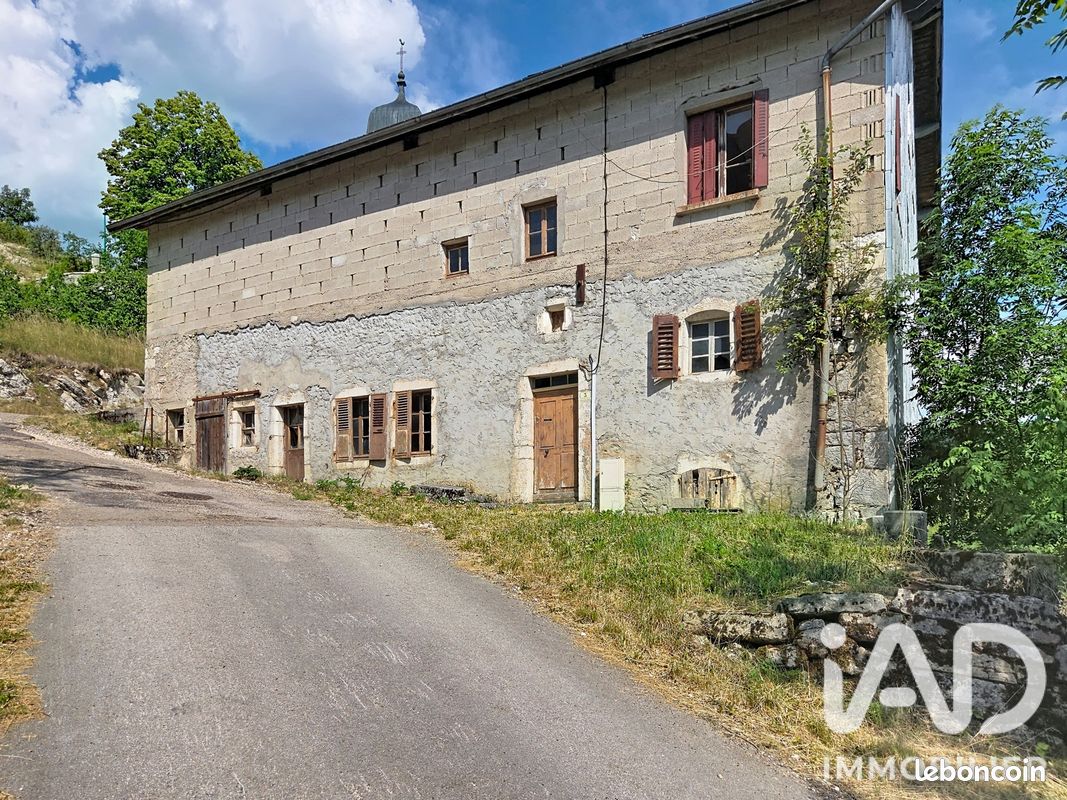 Maison 5 pièces 230 m² · à Septmoncel les Molunes · 230 m² · 99 000 €