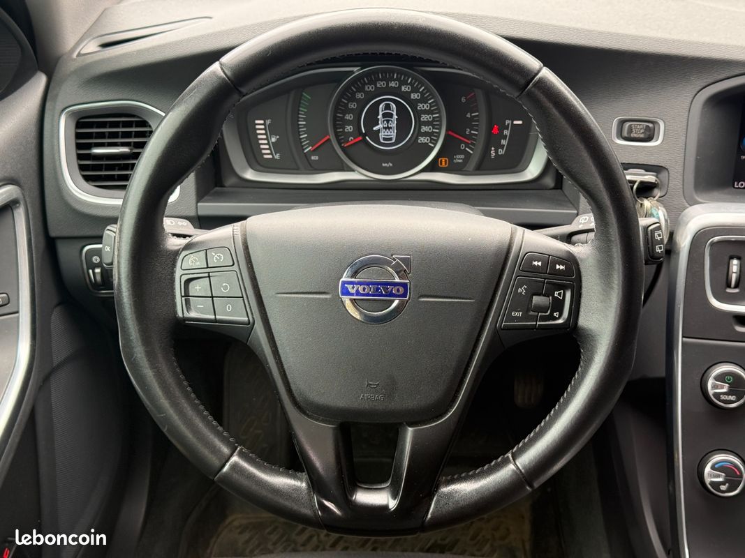 VOLVO V60 D4 190 ch StopStart Geartronic 8 Momentum (image 12)