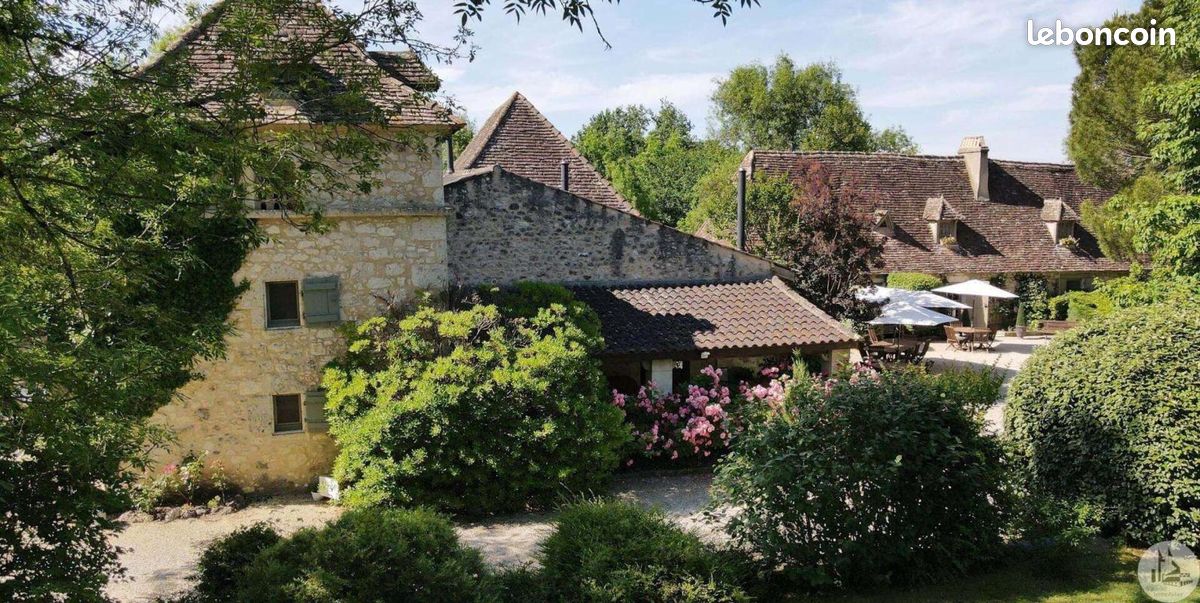 Maison 10 pièces 370 m² · à Villeréal · 370 m² · 795 000 €
