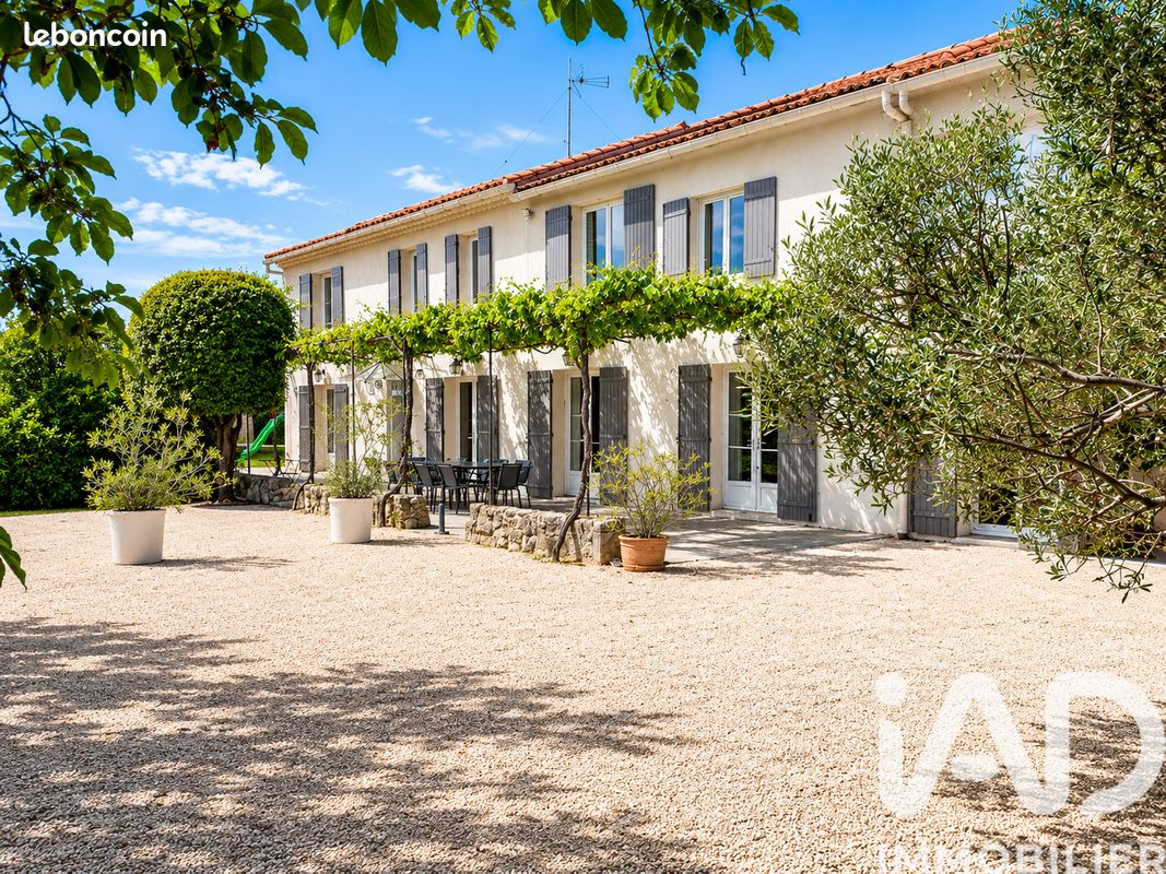 Maison 16 pièces 335 m² · à Pernes-les-Fontaines · 335 m² · 1 080 000 €
