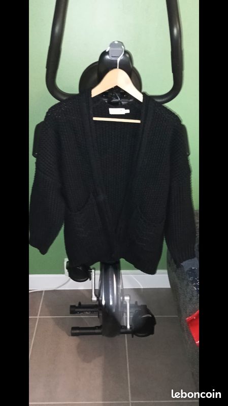 Gilet noir (grosse maille) (image 1)