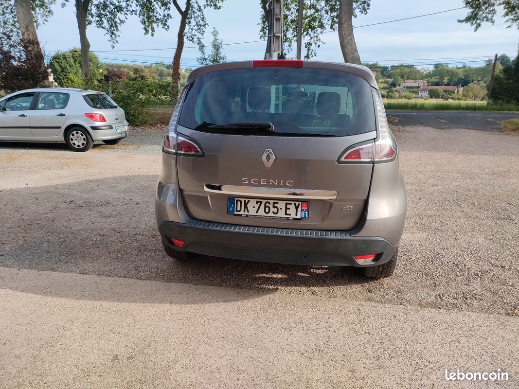 Renault Scénic 1.5dci 110ch energy bose eco2 (image 2)