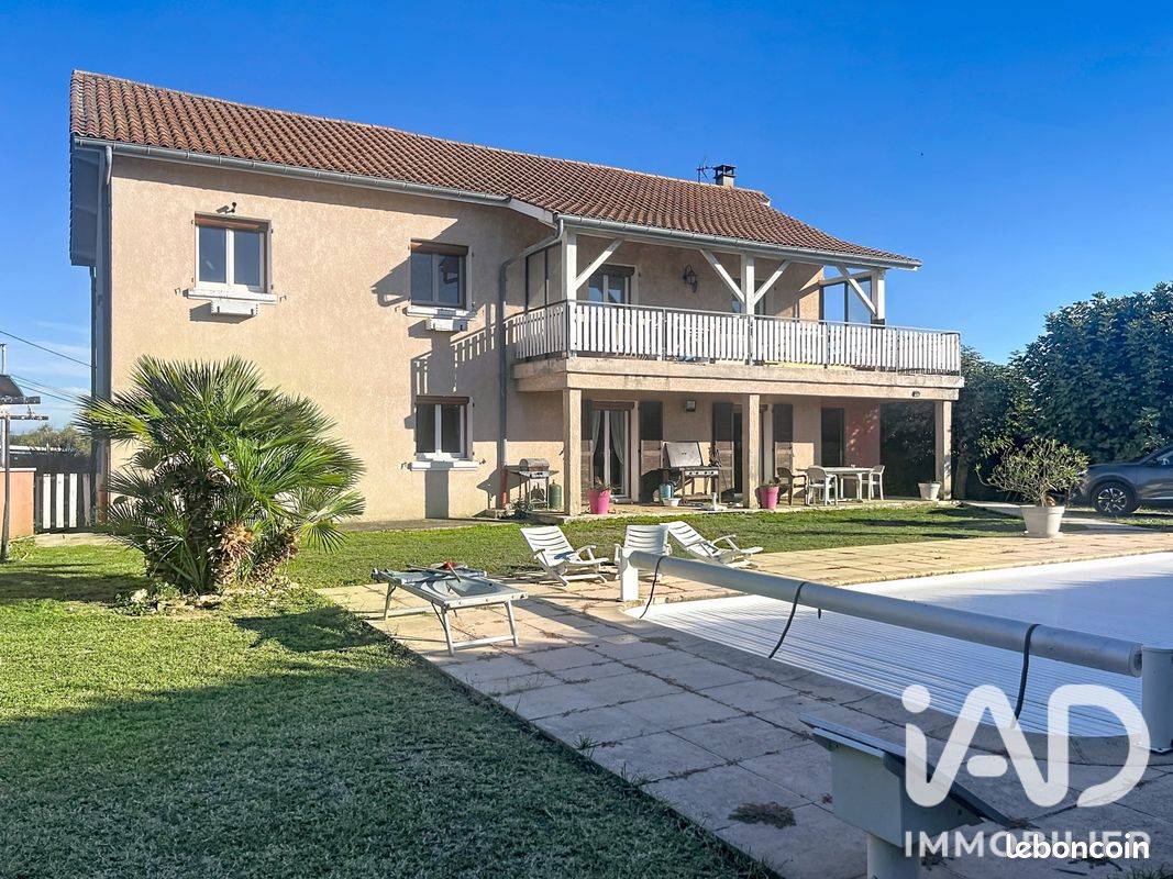 Maison 8 pièces 260 m² · à Bonnefamille · 260 m² · 430 000 €