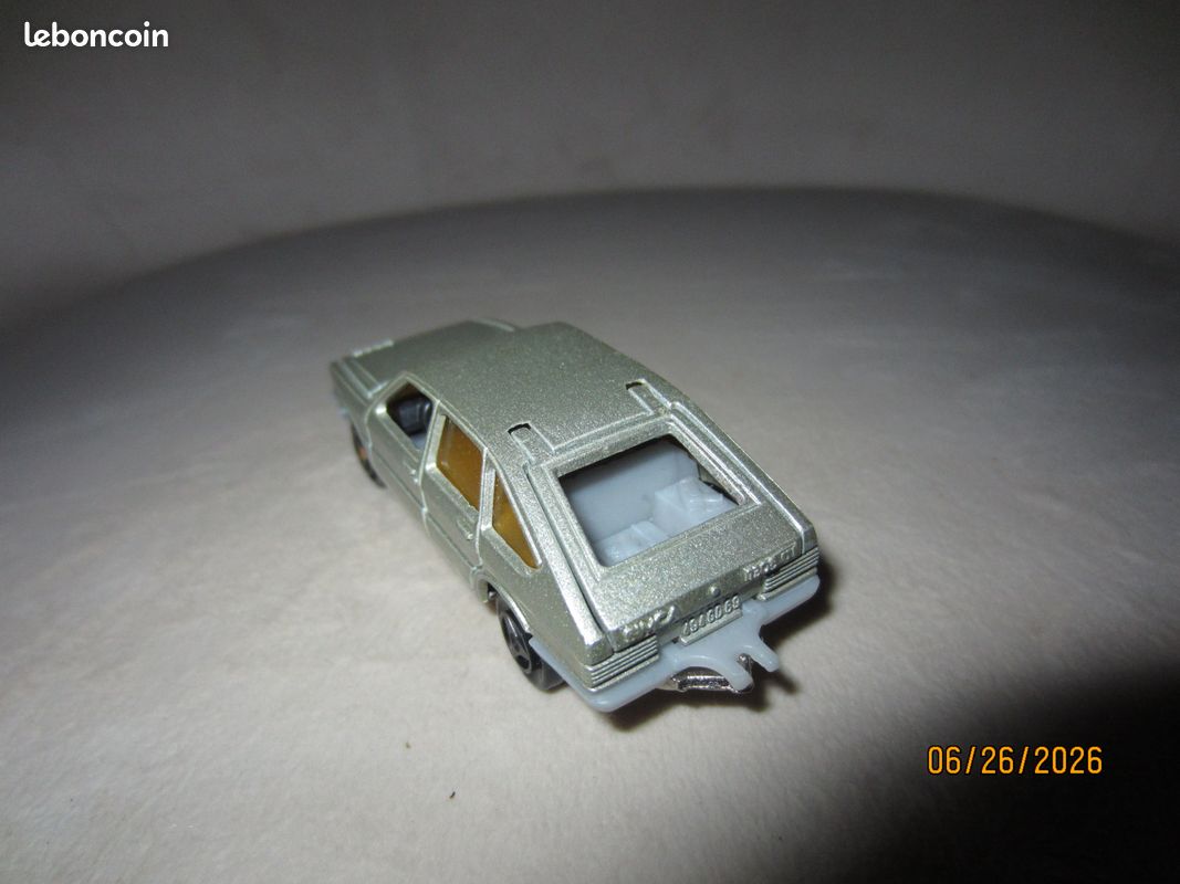 Voiture majorette simca 1308 numéro 240 (image 2)
