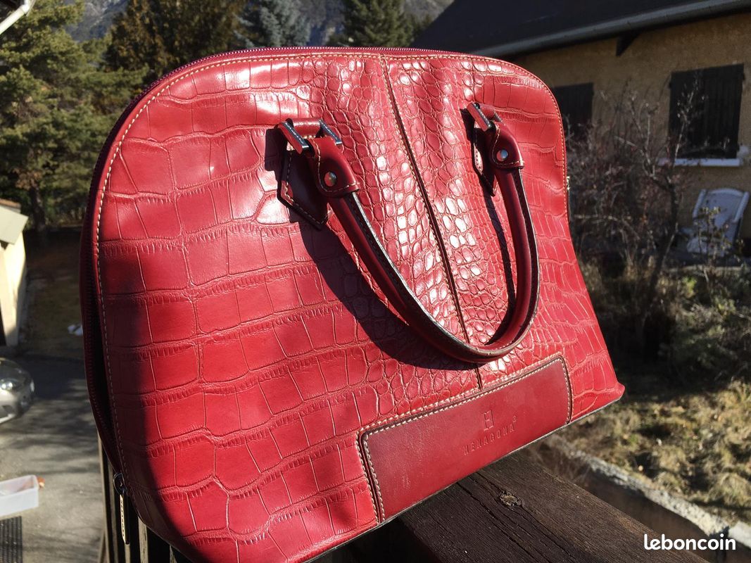 Sac à Main Vintage Cuir Rouge Forme Hexagonale - Petit, Bandoulière, Fermeture Magnétique