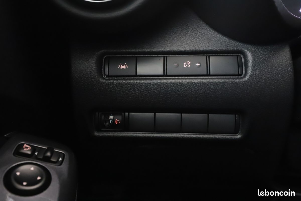 Nissan Juke 1.6 Hybrid N-Connecta 143 ch (image 24)