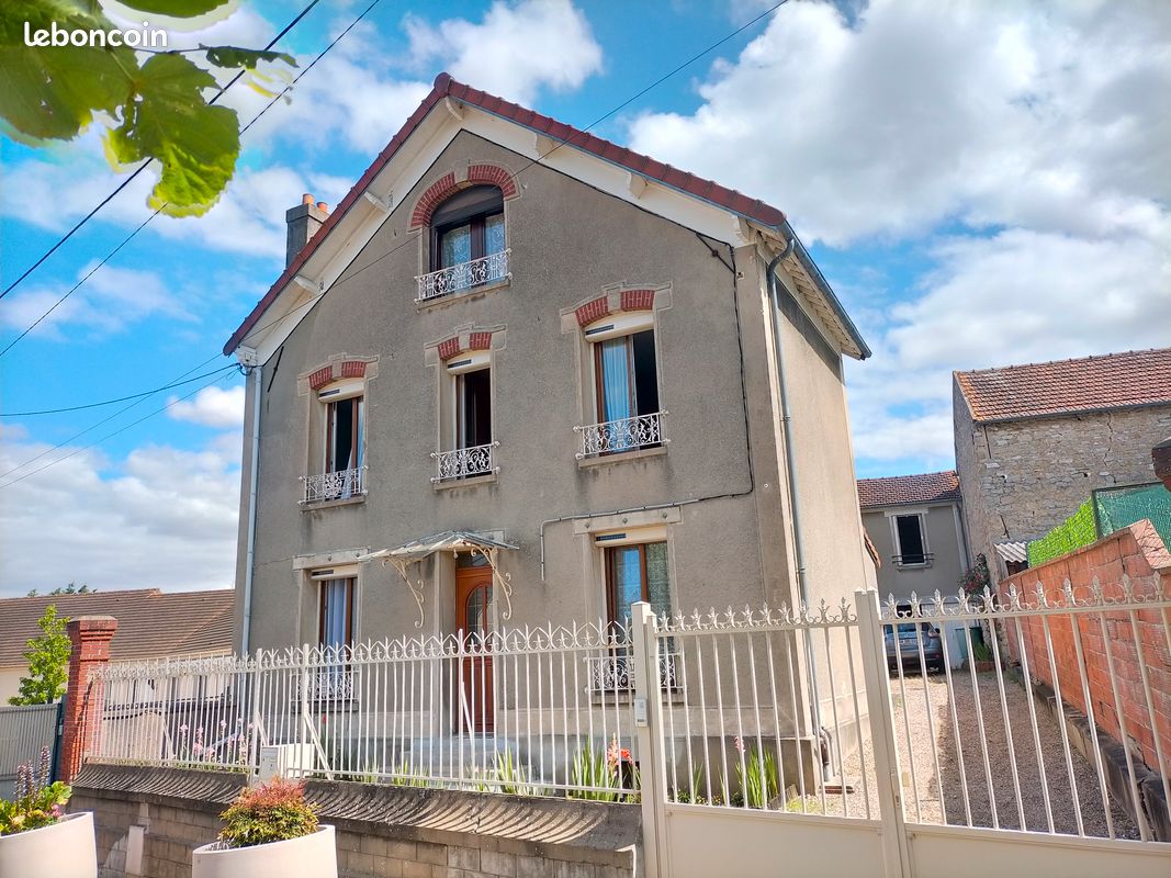 Maison 5 pièces 93 m² · à Saint-Martin-la-Garenne · 93 m² · 244 500 €