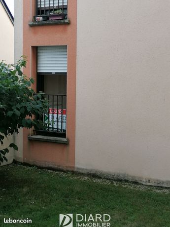 https://img.leboncoin.fr/api/v1/lbcpb1/images/40/d6/c5/40d6c51f35e7a8160a75b9b39b3f99b83bc98f53.jpg?rule=ad-image