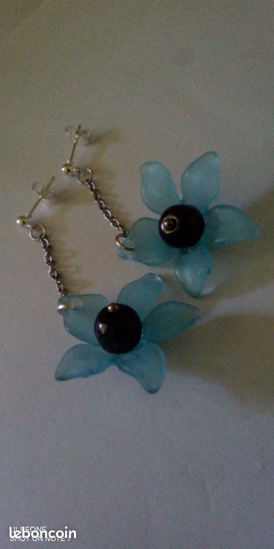 Boucles d'oreilles bouton fleur (image 3)