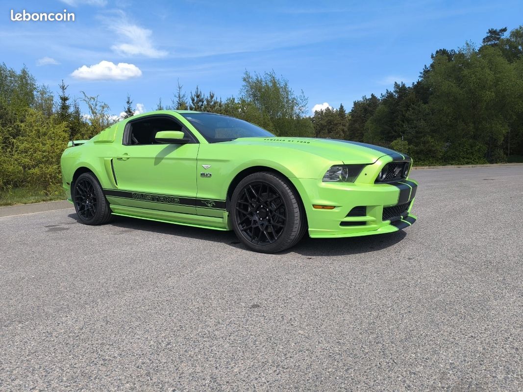 Ford Mustang GT (image 1)