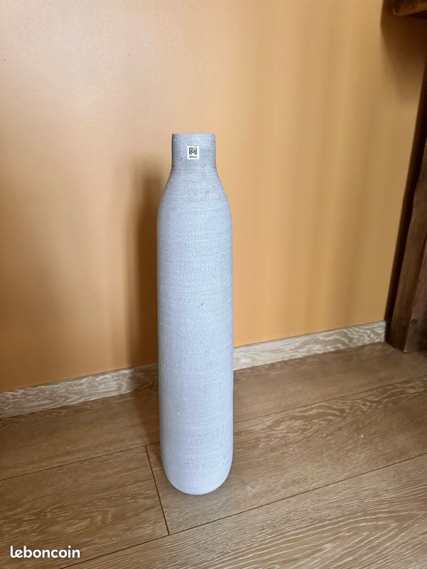 Vase (image 1)