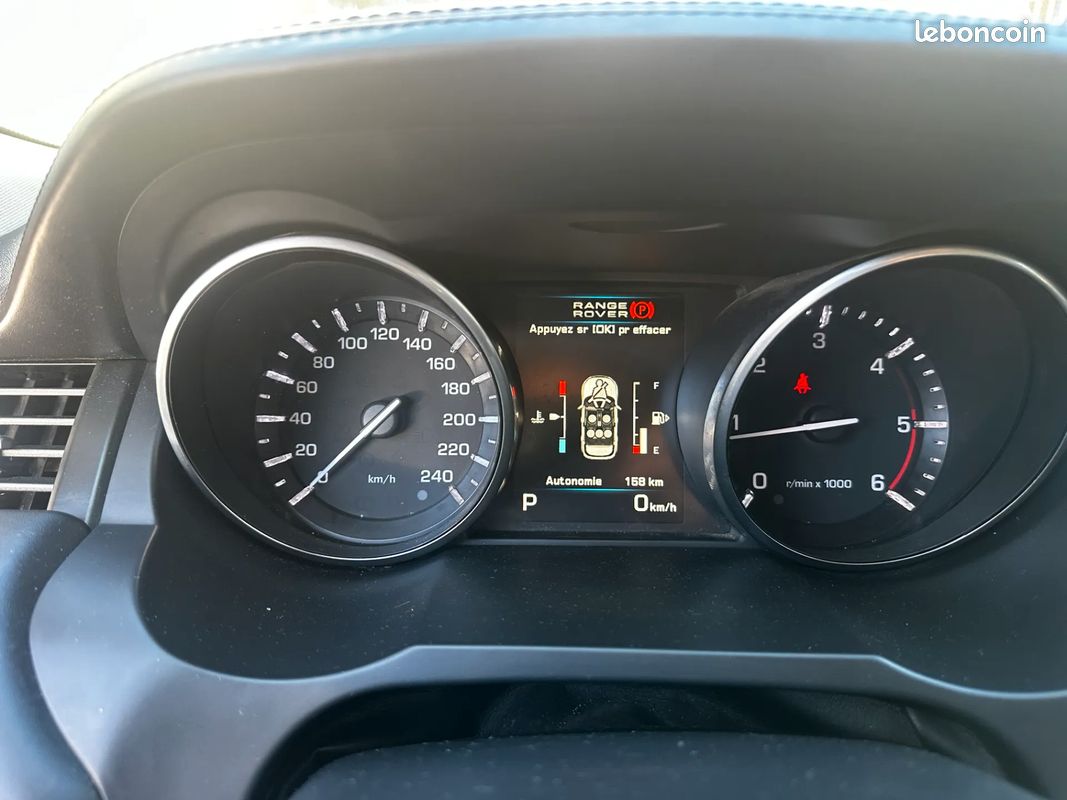 Range Rover Evoque 2.2 SD4 190ch Dynamic - SIÈGES ÉLECTRIQUE À MÉMOIRES - SONO MERIDIAN - CLIMATISATION AUTO (image 9)