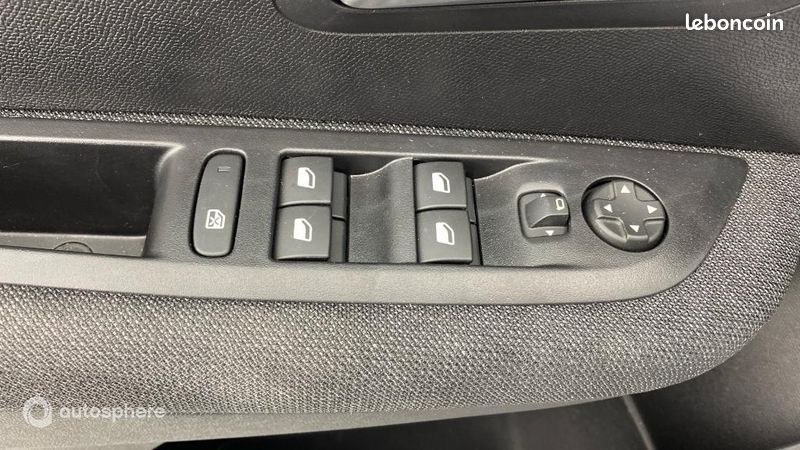 Peugeot 208 1.2 Hybrid 110ch Style e-DCS6 (image 22)