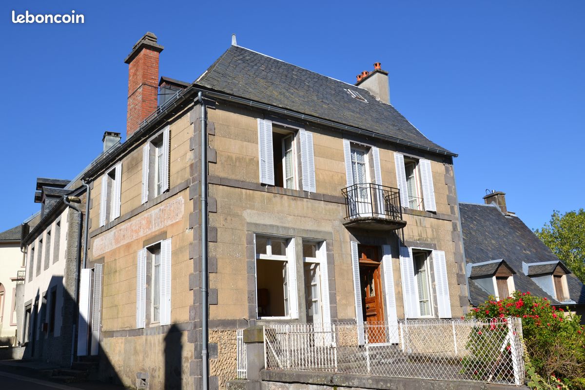 Maison 7 pièces 160 m² · à Saint-Sauves-d'Auvergne · 160 m² · 110 000 €