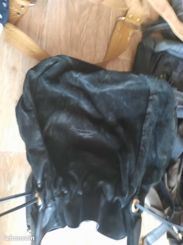 Lot de 9 sacs de marques à revendre en vide grenier (image 3)