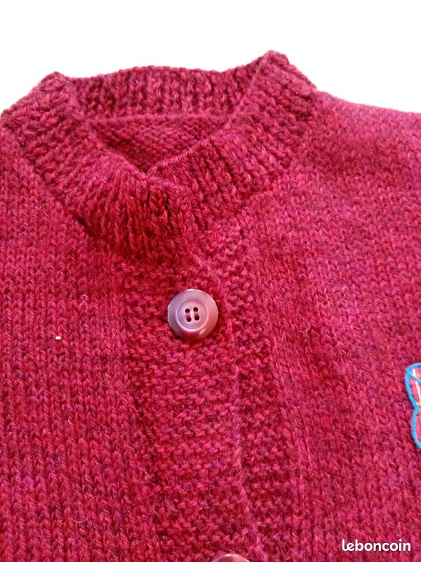 Gilet En Laine Bordeaux Tricoté Main - Unique Avec Nœud Sur La Poitrine