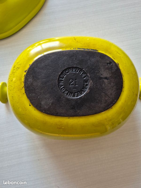 COCOTTE JAUNE LE CREUSET 23 LA MAMA BY ENZO MARI / EN FONTE