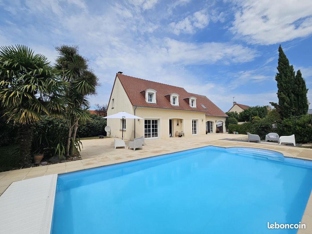 Maison 7 pièces 182 m² · à Moulins-en-Bessin · 182 m² · 545 000 €